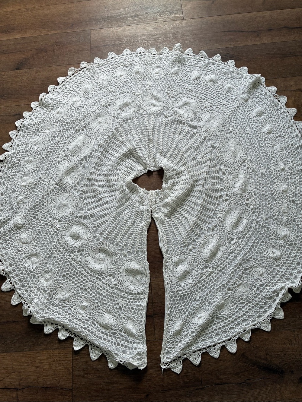 Vintage Hand Crocheted White Christmas Tree Skirt 50” Round Lace Holiday Decor